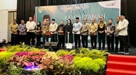 Bupati Halsel saat menghadiri Ramah Tamah  Anggota VI BPK RI Bersama Kepala Daerah se-Provinsi Maluku Utara.