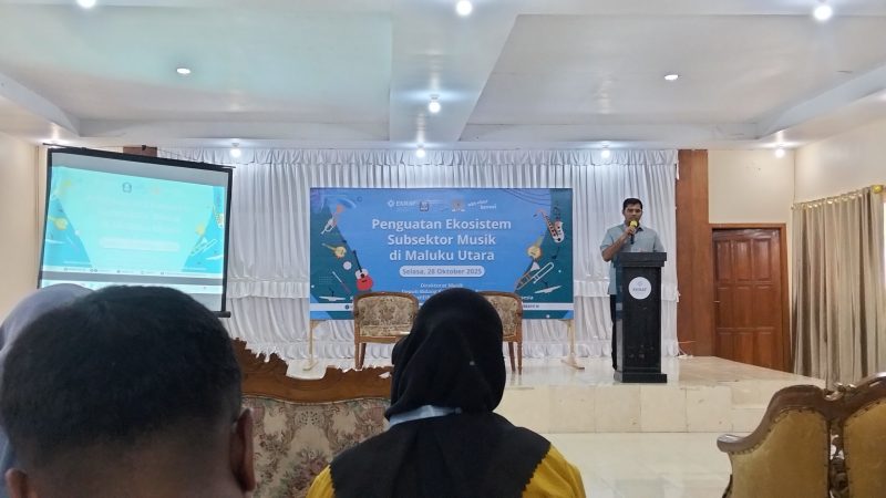 Anggota komisi VII DPR RI, Izzuddin Alqassam Kasuba saat membuka kegiatan penguatan ekosistem musik di Maluku Utara.