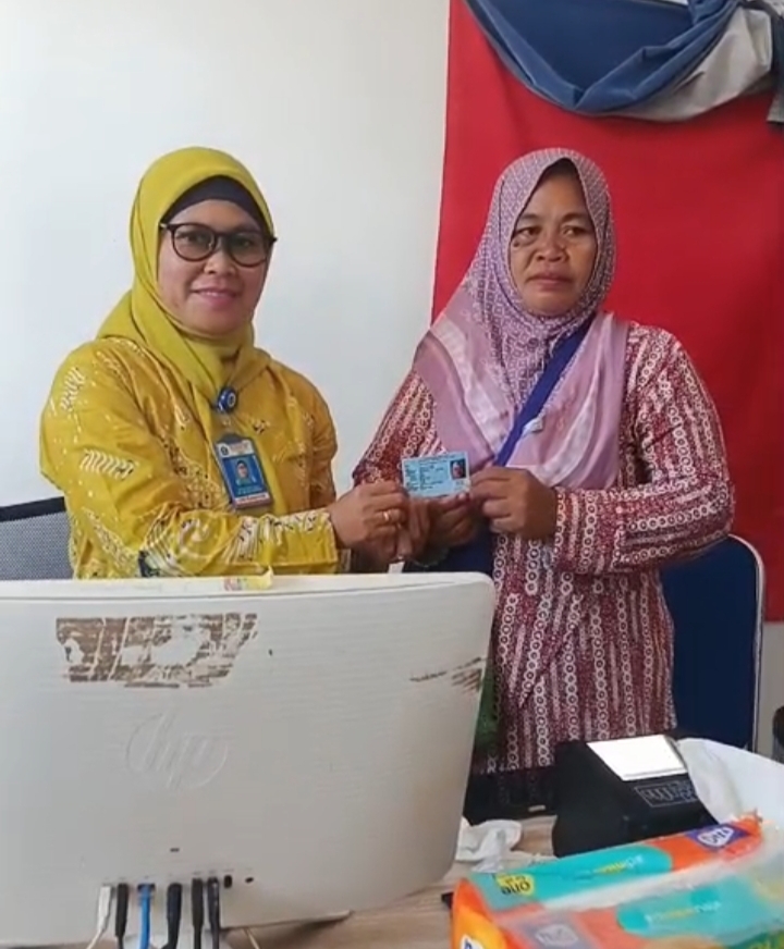 Perekaman E-KTP di daerah terluar Wilayah Kabupaten Halmahera Selatan.