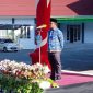 Plt Sekda Halsel, Dr. Abdillah Kamarullah, saat memimpin Upacara. (Istimewa).