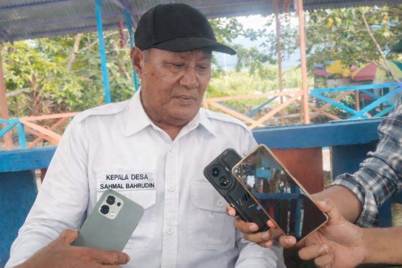 Kades Gonone saat menggelar Konferensi Pers dengan sejumlah Media, Selasa (27/1/2026).