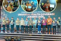 Bupati Halsel, Hasan Ali Bassam Kasuba saat menerima penghargaan Universal Health Coverage Awards 2026.