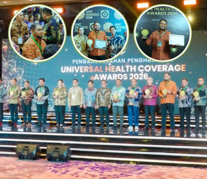 Bupati Halsel, Hasan Ali Bassam Kasuba saat menerima penghargaan Universal Health Coverage Awards 2026.