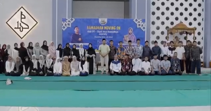 Foto bersama Biking Bae Community dengan Ketua TP-PKK Nyi. Rifa'at Al-Sa'adah Bassam dan Ust M Rasyid Ridha M Maswara.