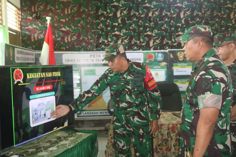 Pangdam XV/Pattimura Meyjen TNI Dody Triwinarto saat meninjau Pelaksanaan TMMD Di Kecamatan Gane Timur Kabupaten Halmahera Selatan. (Doc// Pen. Kodim1509-Labuha).
