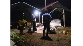 Pemasangan lampu jalan di area pemakaman umum.