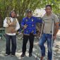 Kadis DPMD Halsel, M Zaki Abd Wahab (ZK) saat mengunjungi Kades Tabalema. 