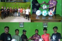 Penyerahan Bantuan Bola Kaki oleh Pemdes Liaro kepada Pemuda. 