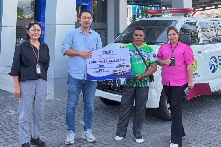 Penyerahan bantuan satu unit ambulans kepada Yayasan Al-Misbah, Halmahera Utara (Halut).
